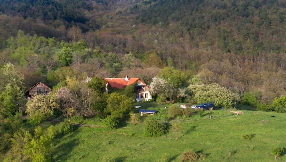 Casă în locație exclusivă, cu vedere spectaculoasă la Dunăre și 6 hectare de teren