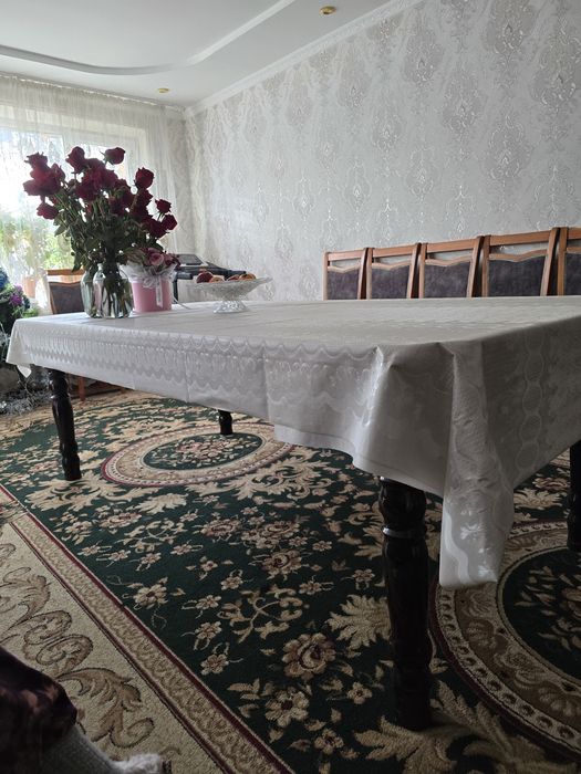 Продам стол в гостиную