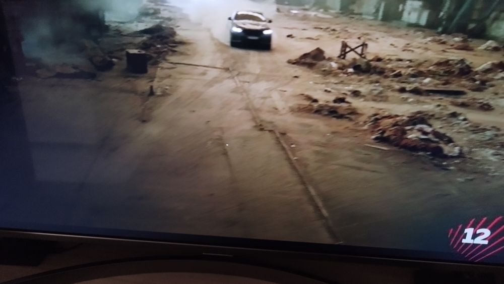 Продавам телевизор LG-49инча(126см)диагонал с лек дефект