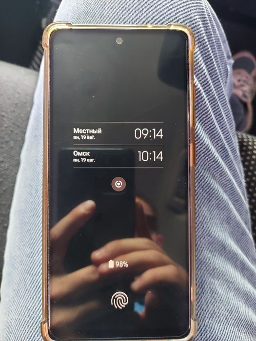 Продам телефон Samsung galaxy s20 fe.