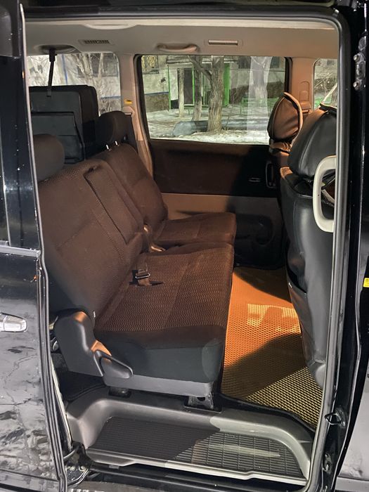 Продам Тойота Вокси