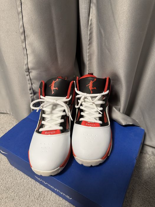 Баскетболни обувки (чисто нови)