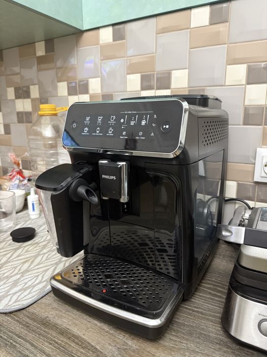 Кофемашина Philips LatteGo EP3241