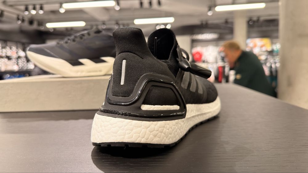 Adidas Ultraboost 20 , originali , noi , cutie ( marime 42.2/3 )