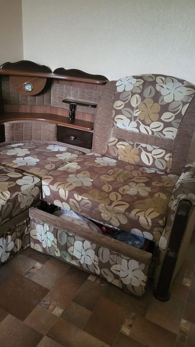 Срочно продам диван с креслом