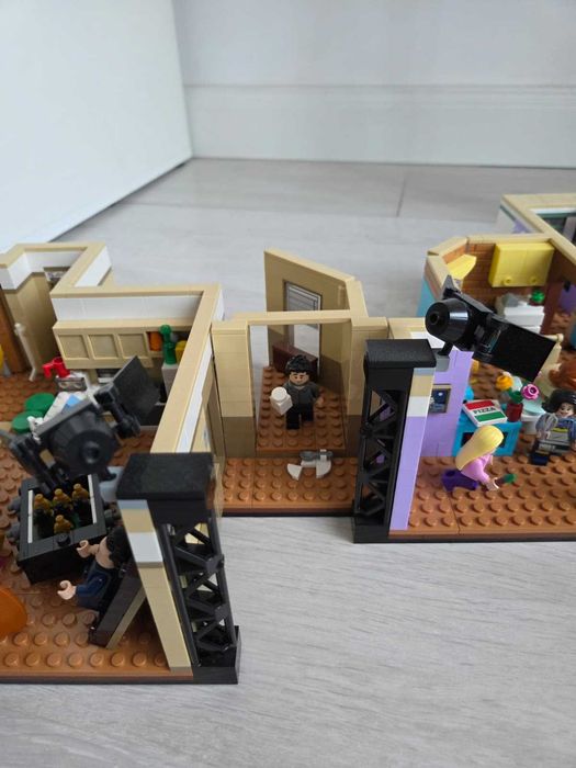 Set LEGO Icons 10292 Apartamentele Friends - Asamblat (Ca nou)