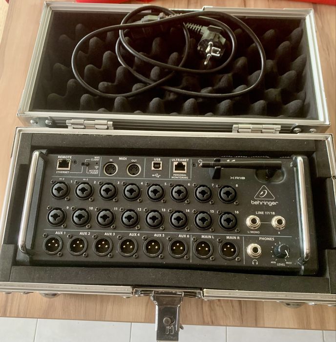 Behringer XAIR18 + Flyht case Подарък таблет ipad
