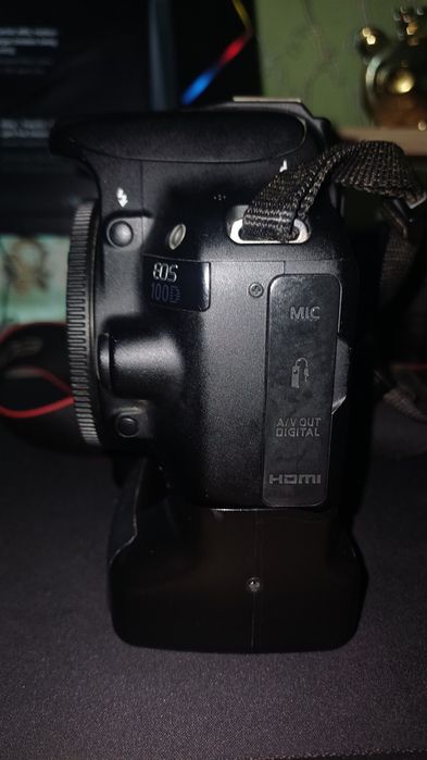 Canon EOS 100D Body + Accesorii