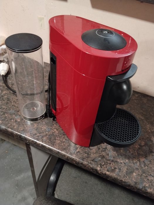 De vânzare Nespreso vertuo plus