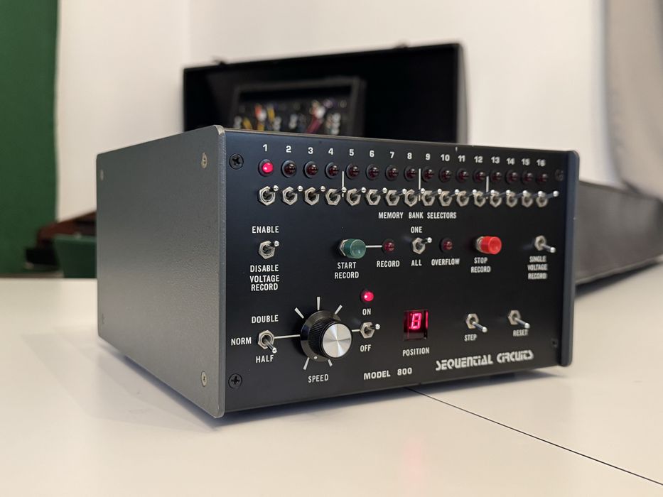 Sintetizator Sequential Circuits Model 800
