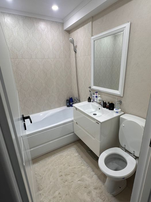 Vand Apartament 3 camere  etaj 2 Renovat