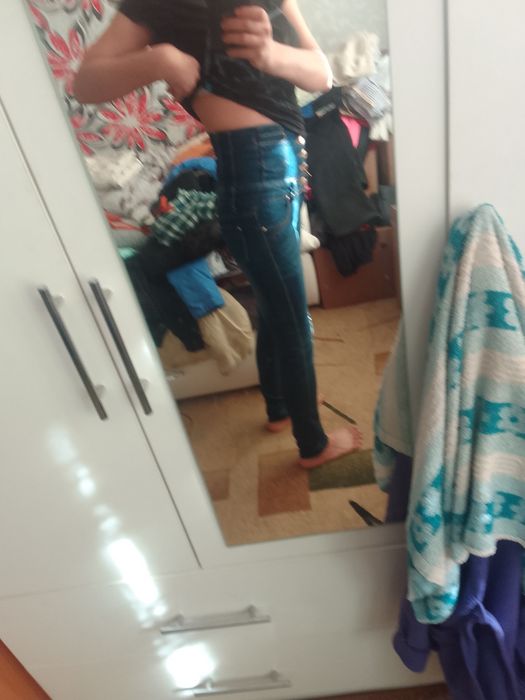 Продам джинсы женские,недорого.