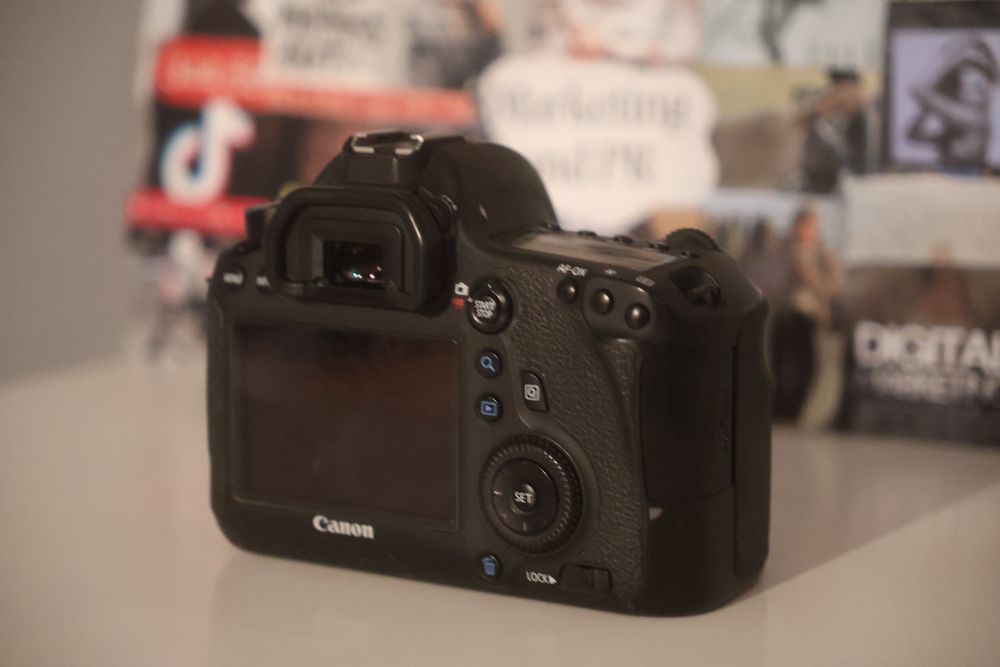 Aparat foto DSLR Canon EOS 6D (Body) – Full Frame, Stare Foarte Bună, Shutter Count 120k