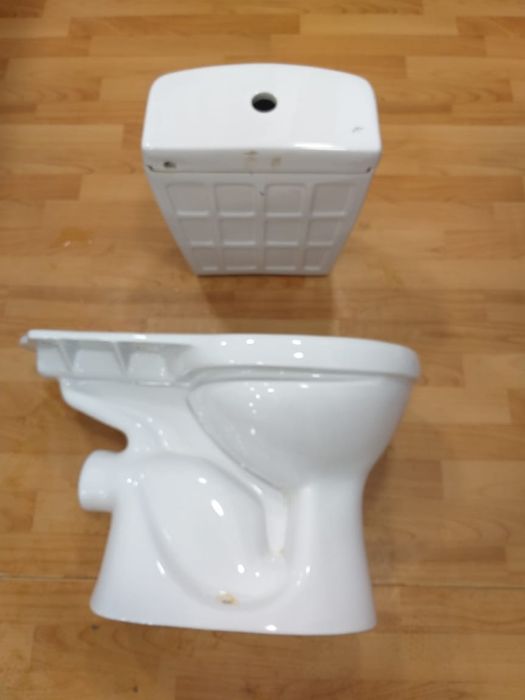 Унитаз, туалет в хорошем состоянии