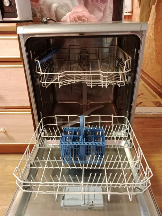 Продаётся посудомоечная машина