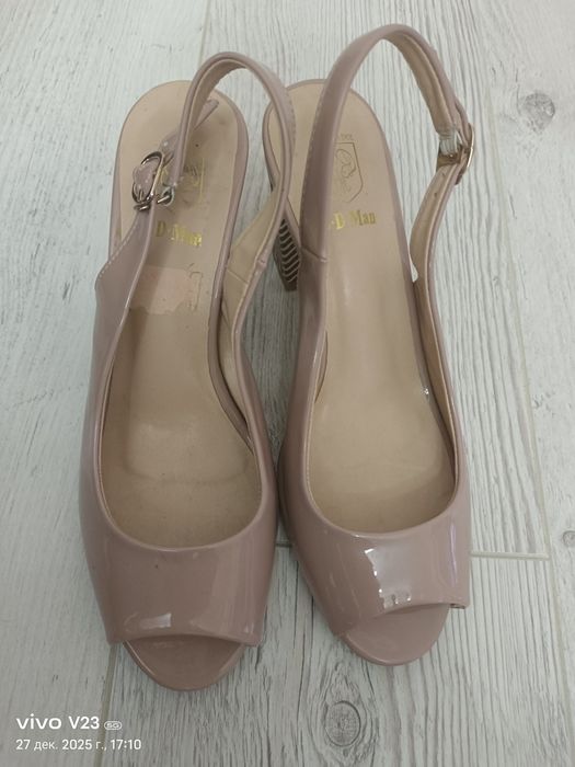 Продам женские босоножки