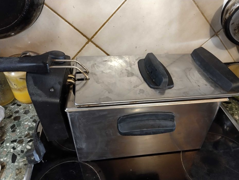 Продавам фритюрник