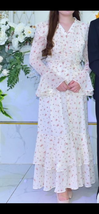 Платье . Надевала два раза. Отдам за полцены