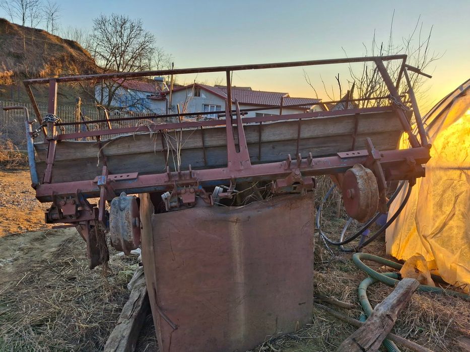 Masina de plantat pe 4 rânduri