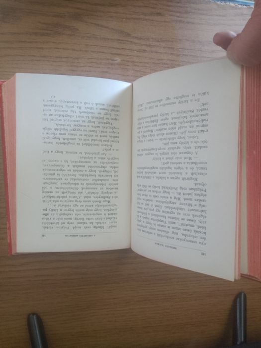 Vând carte foarte rară