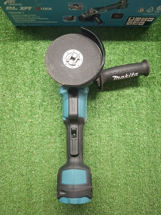 Чисто нов безчетков шлайф на Makita DGA520