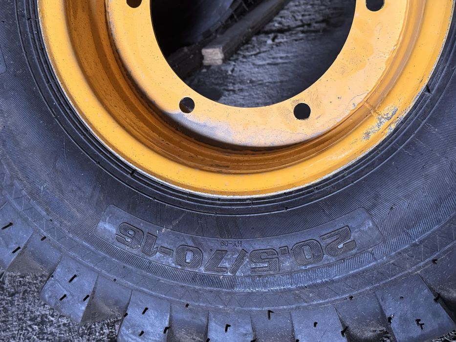 Покрышки с диском на спецтехнику