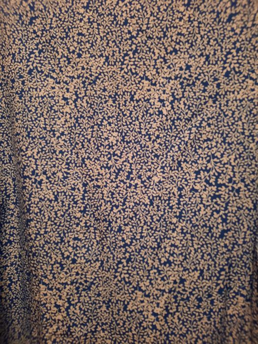 Bluza albastra cu mici flori albe mărimea L