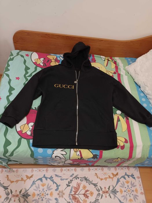 Суитчър Gucci черен,Палто вълна Elizabeth S размер+подаръкдрехи,oбувки