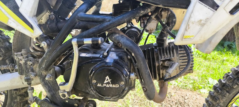 Vând motocicleta alfarad t5