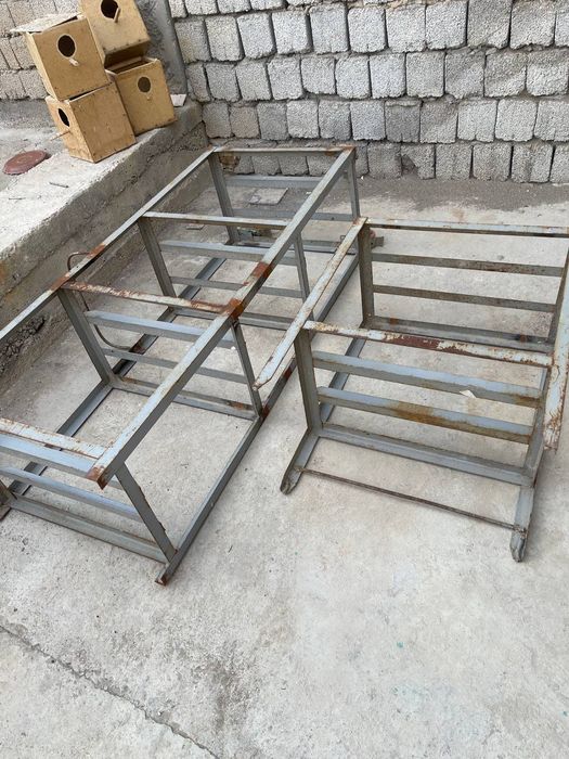 Stelaj sotiladi  Qushlar uchun qafas sotiladi