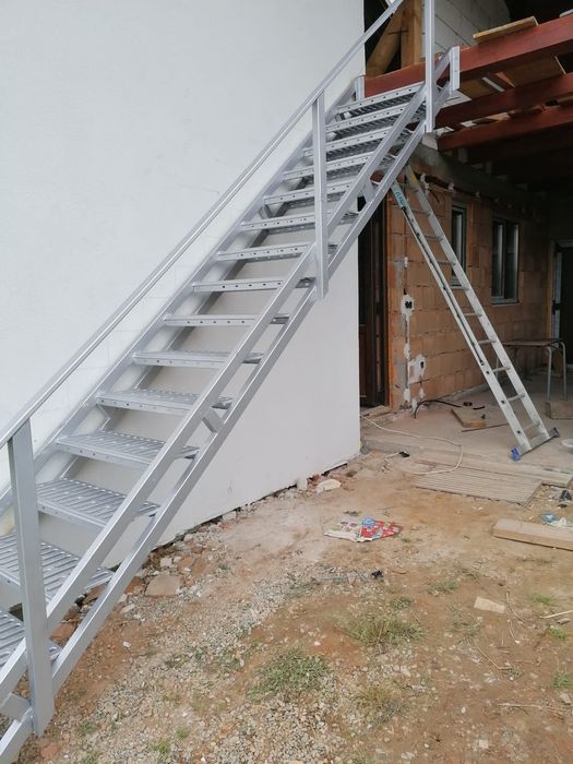 Scări zincate galvanizate