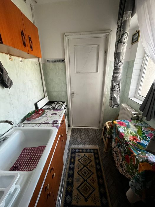 Închiriez garsoniera