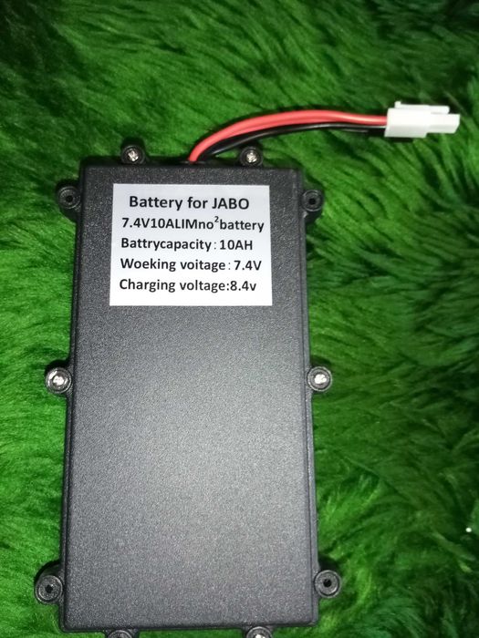 Лодка за захранка с GPS ; сонар ; автопилот ; 7,4V ; 16+1 поз.