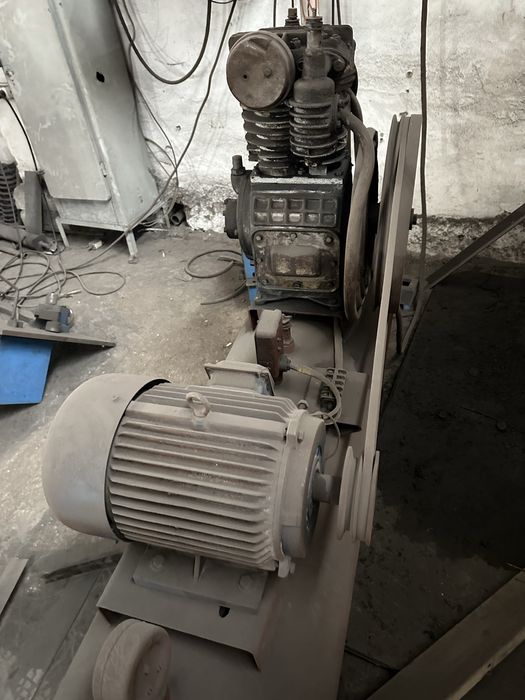 Продам мощный промышленный компрессор (СССР)