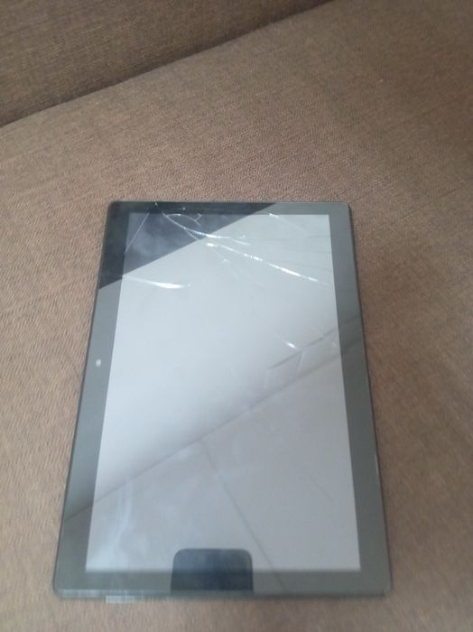 Продам планшет Lenovo 16 ГБ.
Состояние: б/у, экран треснут, но планшет