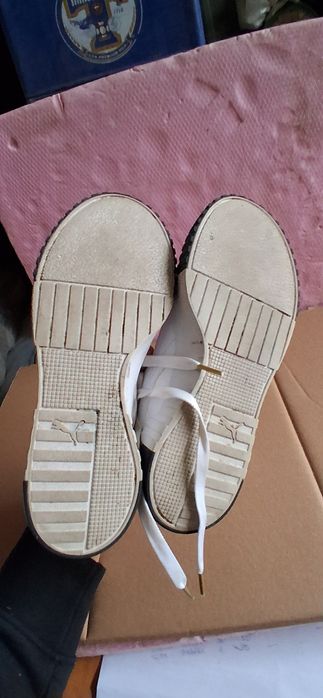 Adidasi din piele Puma mărimea 39