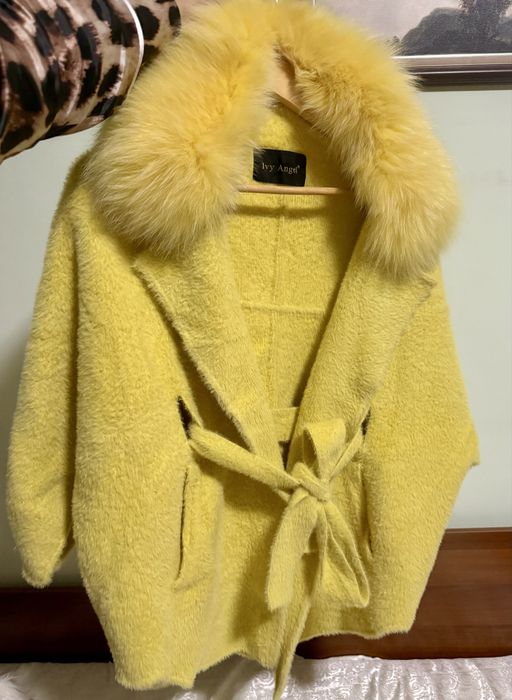 Кашмирена жилетка с яка от лисица