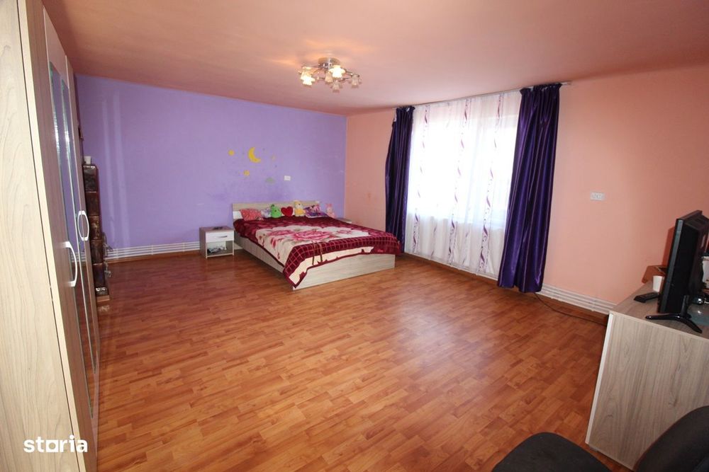 Vând proprietate cu 2 case în Peștișu Mare-Hunedoara, teren 2261mp...