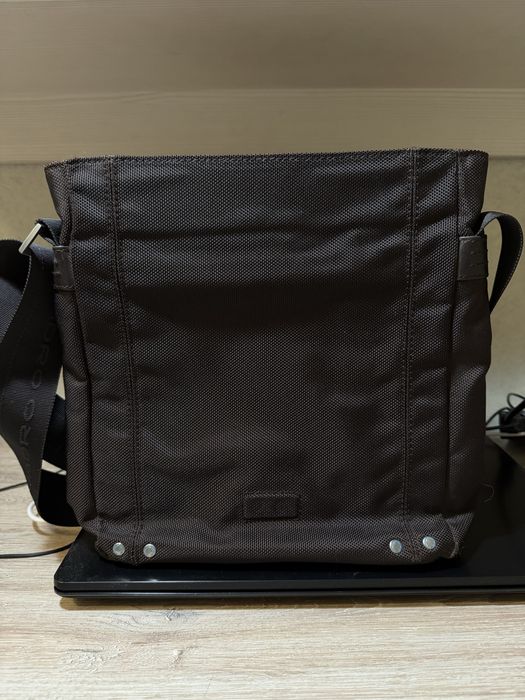 Сумка piquadro через плечо