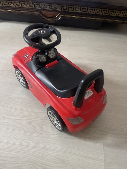 Продам машинку толокар