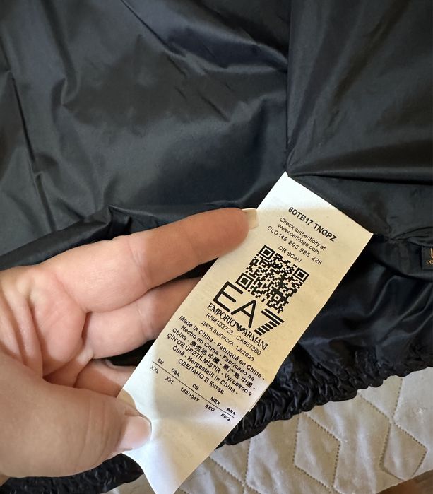 Дамско зимно яке EA7 Emporio Armani