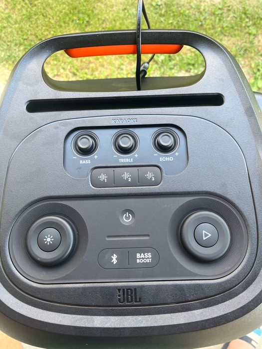 Închiriez PartyBox JBL 710
