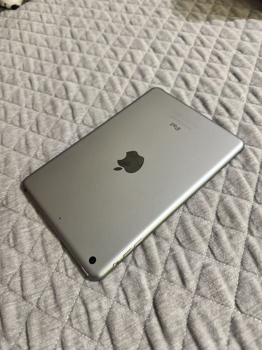 Продам iPad mini 3