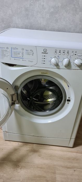 Стиральная машина рабочая можно на запчасти 15000