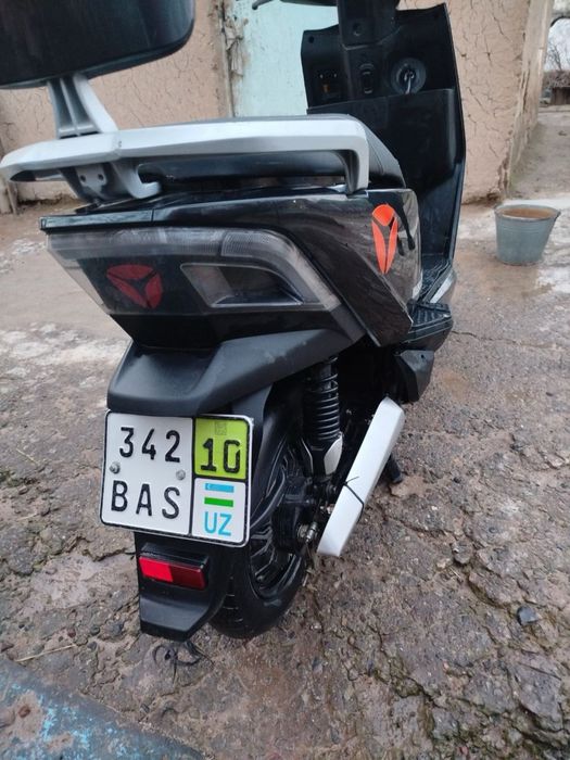 Skutr elektroni sotladi