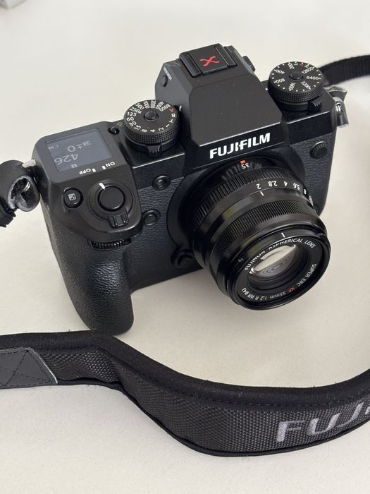 Fujifilm XH1 с объективом 35mm f2 и батарейным блоком (продажа/обмен)