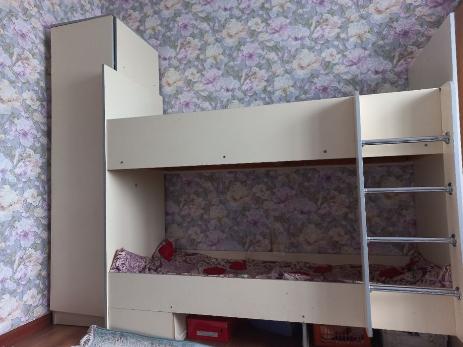 Двух ярусный кровать с шкафом