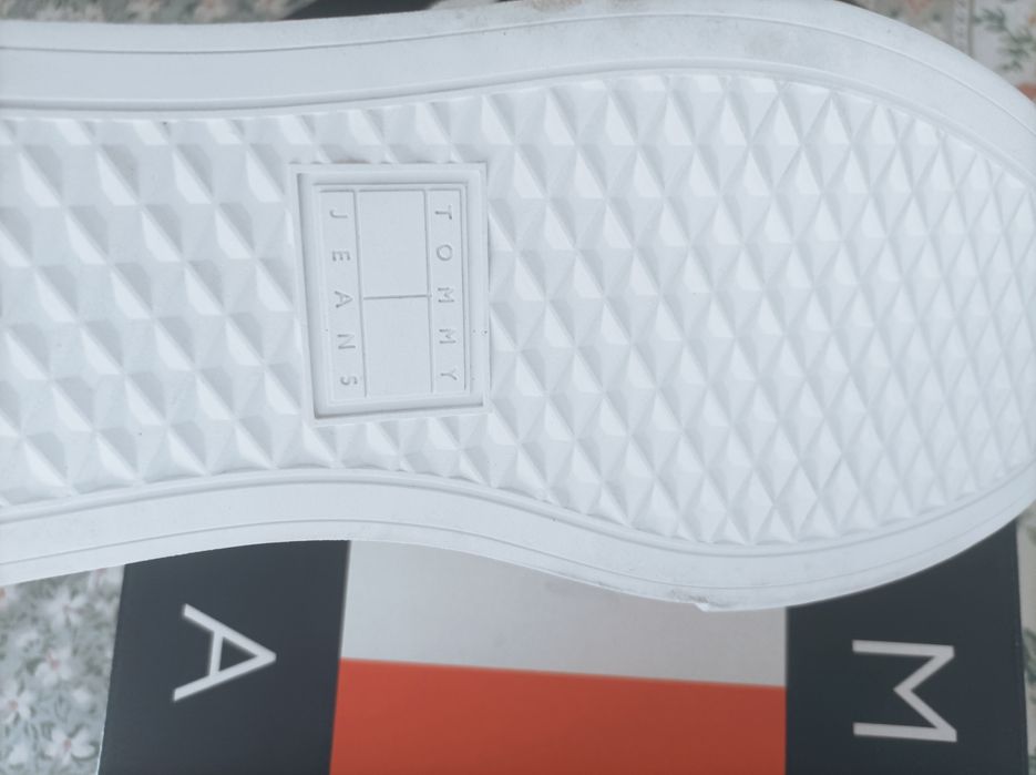 Tommy Hilfiger N43 маратонки