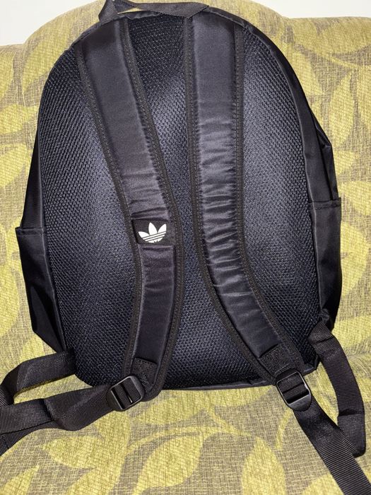 Тънка раница Hummel и нови раници на Adidas