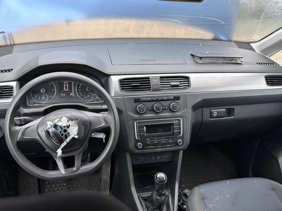 VW Caddy 2.0TDI 5ск